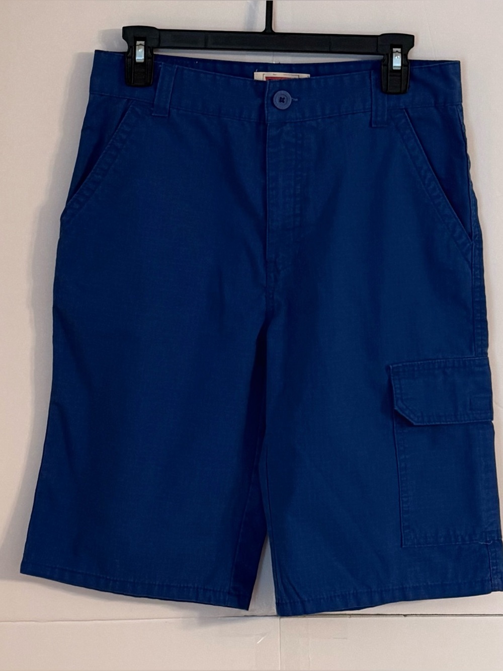 Levi’s Youth Blue Cargo Shorts Size 16R / W28 inches